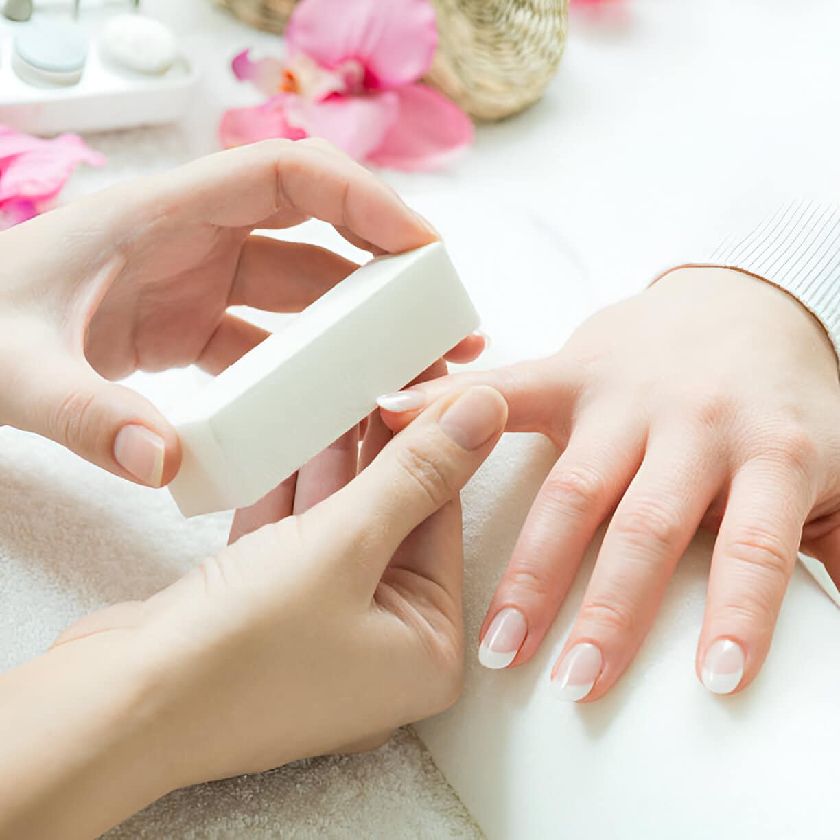 Soin des mains chez Esthétique Céline à Sherbrooke